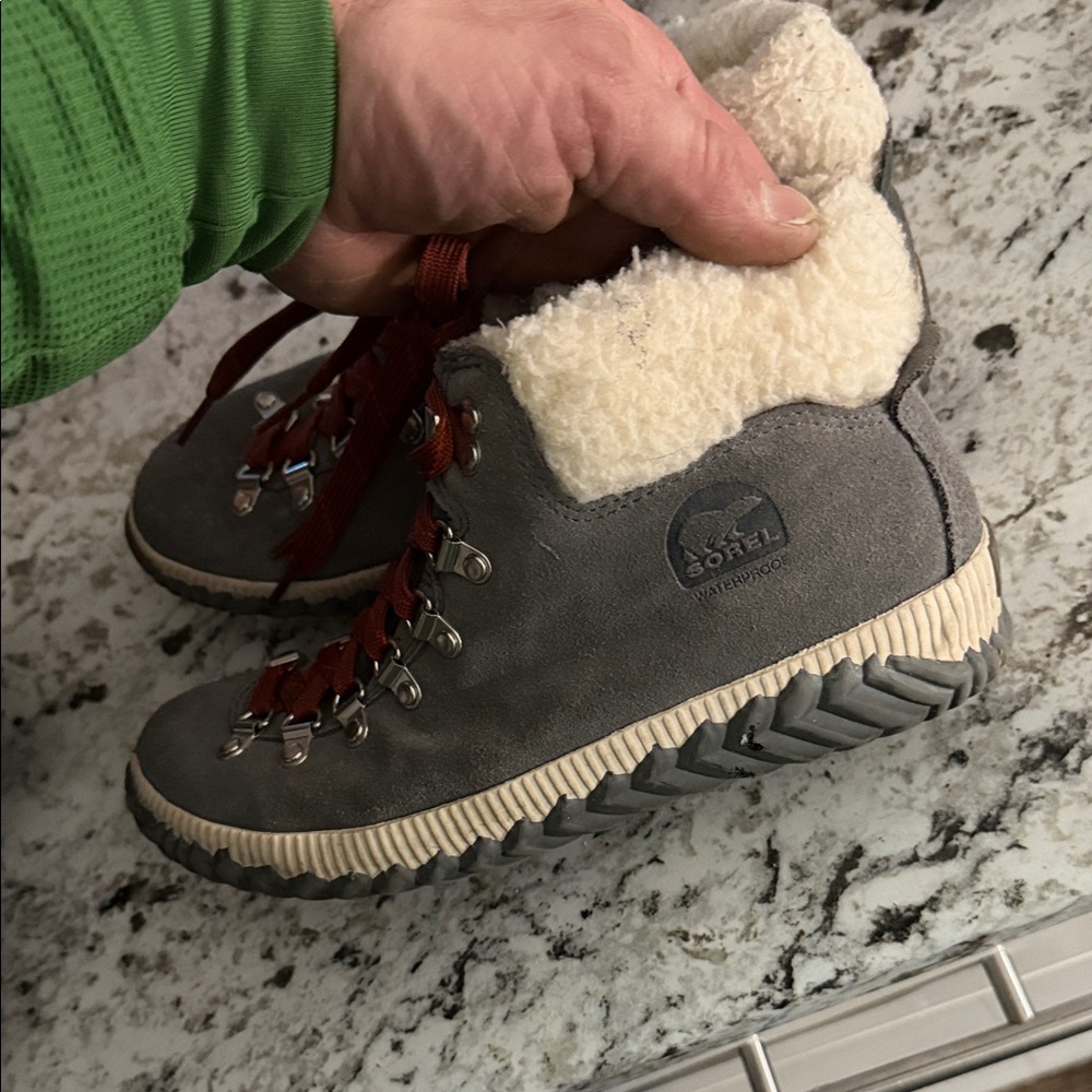 Sorel Gray and Red Winter Boots - Picture 4 of 11